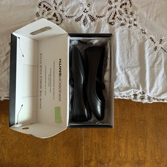 Windsor London Black Mary Jane Flats NIB - Picture 3 of 4